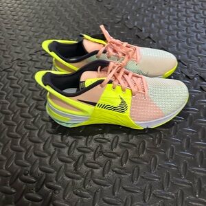 NEW NIKE Metcon 8 FlyEase 'Arctic Orange Volt'